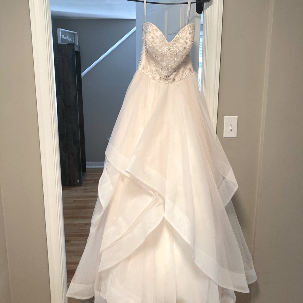 ALFRED ANGELO WEDDING DRESS. GREAT CONDITION